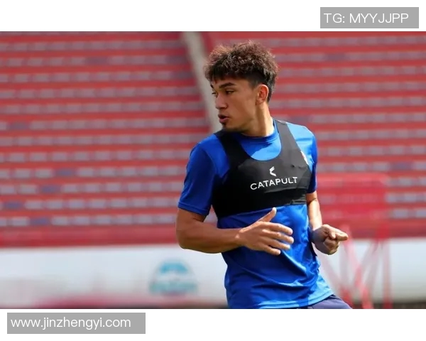 努涅斯在球场上的崛起与挑战:从新星到顶级前锋的奋斗历程 努涅斯在球场上的崛起与挑战:从新星到顶级前锋的奋斗历程