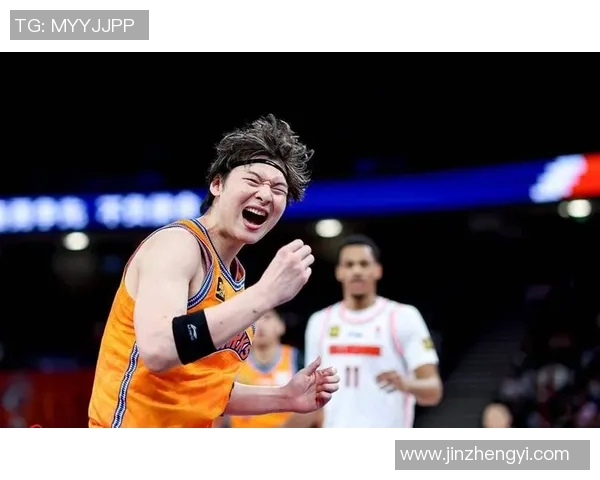 王哲林领衔中国篮球新篇章展现拼搏精神与团队合作的力量