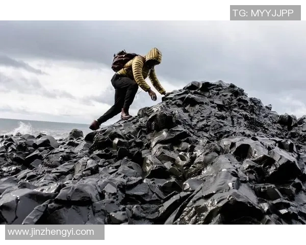 伊曼纽尔奎克利的崛起之路：从新秀到球队核心的蜕变与挑战