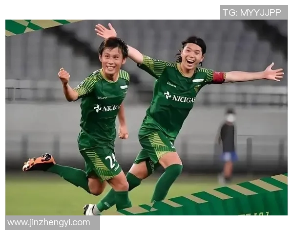 东京绿茵与福田黄蜂的激烈对决展现足球魅力与团队精神的完美结合 东京绿茵与福田黄蜂的激烈对决展现足球魅力与团队精神的完美结合